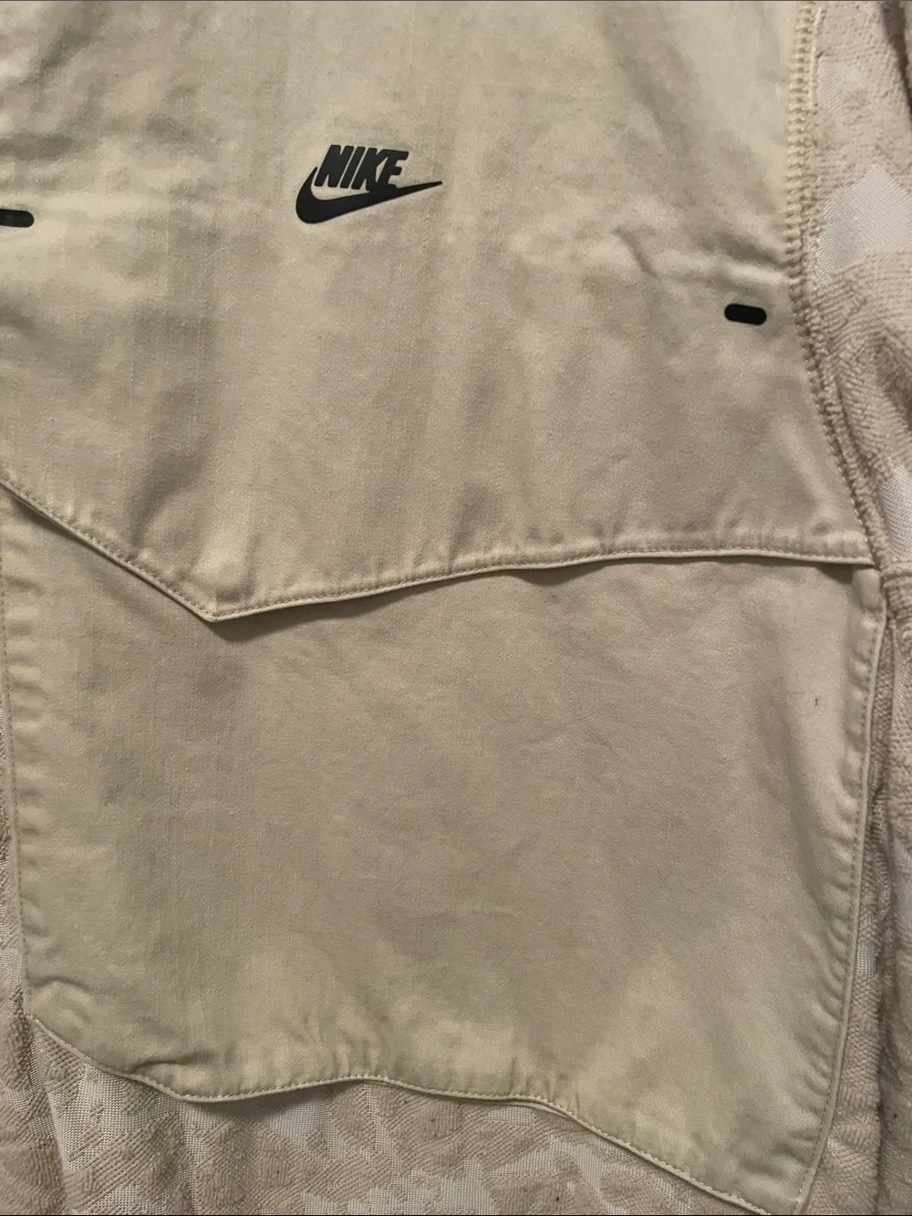 Nike Men’s Beige Textured Patch Pocket Crewneck Sweatshirt
